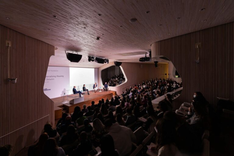 Public Debate 10 1 768x512